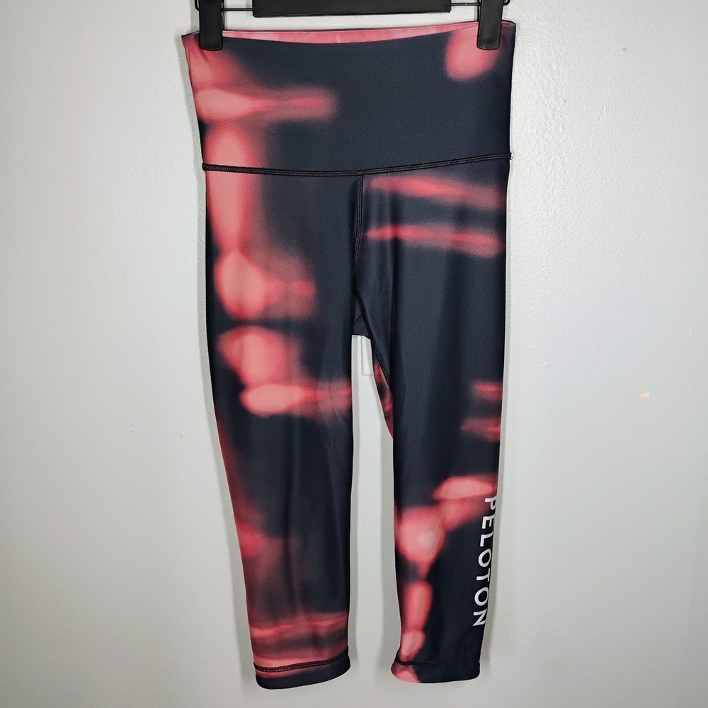 Peloton x WITH Reversible Crop Capri Leggings Active Gym Small Black Red Cycling